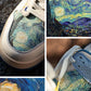 Scarpe da ginnastica per la notte stellata ispirate a Van Gogh