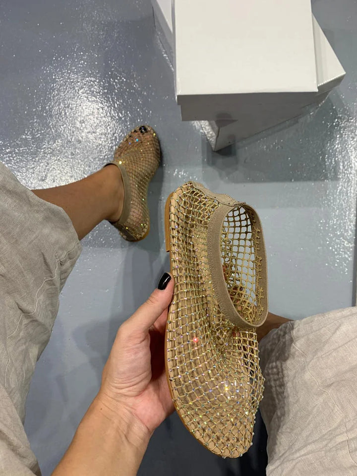 Sandalias brillantes a la moda